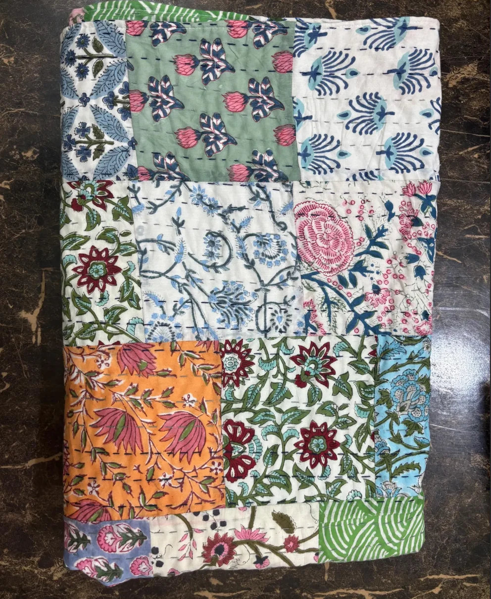 Patchwork Kantha Quilt Floral Print Cotton Bedding Throw Bedding Soft Warm Throw for Sofa Bed Couch Chair Cartoon Design in Red